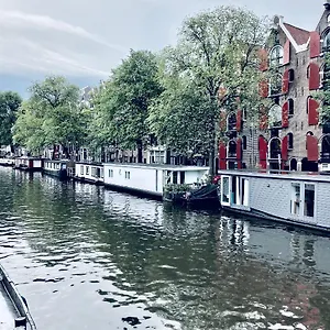 https://houseboat-bonnie.amsterdamhotelsnl.com